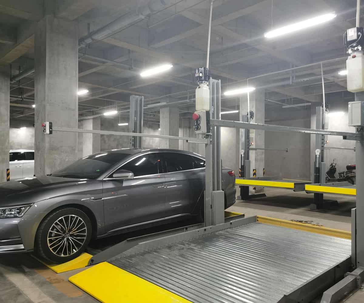 四柱升降式立体停车设备租赁.jpg